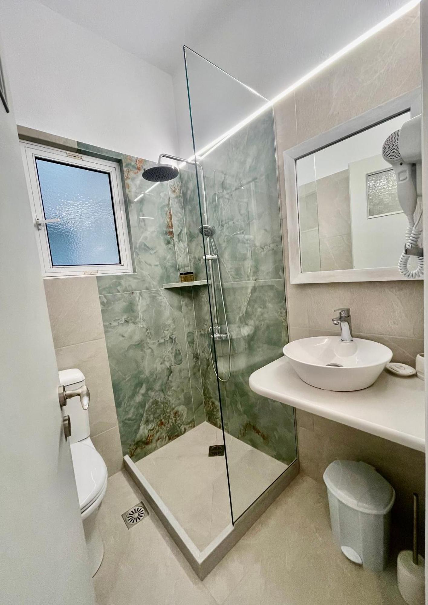 Alexandros Aparthotel Poros Town Buitenkant foto